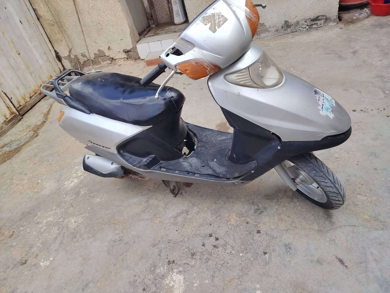 السلام عليكم..
سبيسي ماليزي للبيع مكينه ستوها مجفته والكفرات نضافتهن 50% الدراجه عوزها ترتيب 
السعر 200 وبيها مجال قليل حق الجيه 
للاستفسار الإتصال بالرقم ***********
