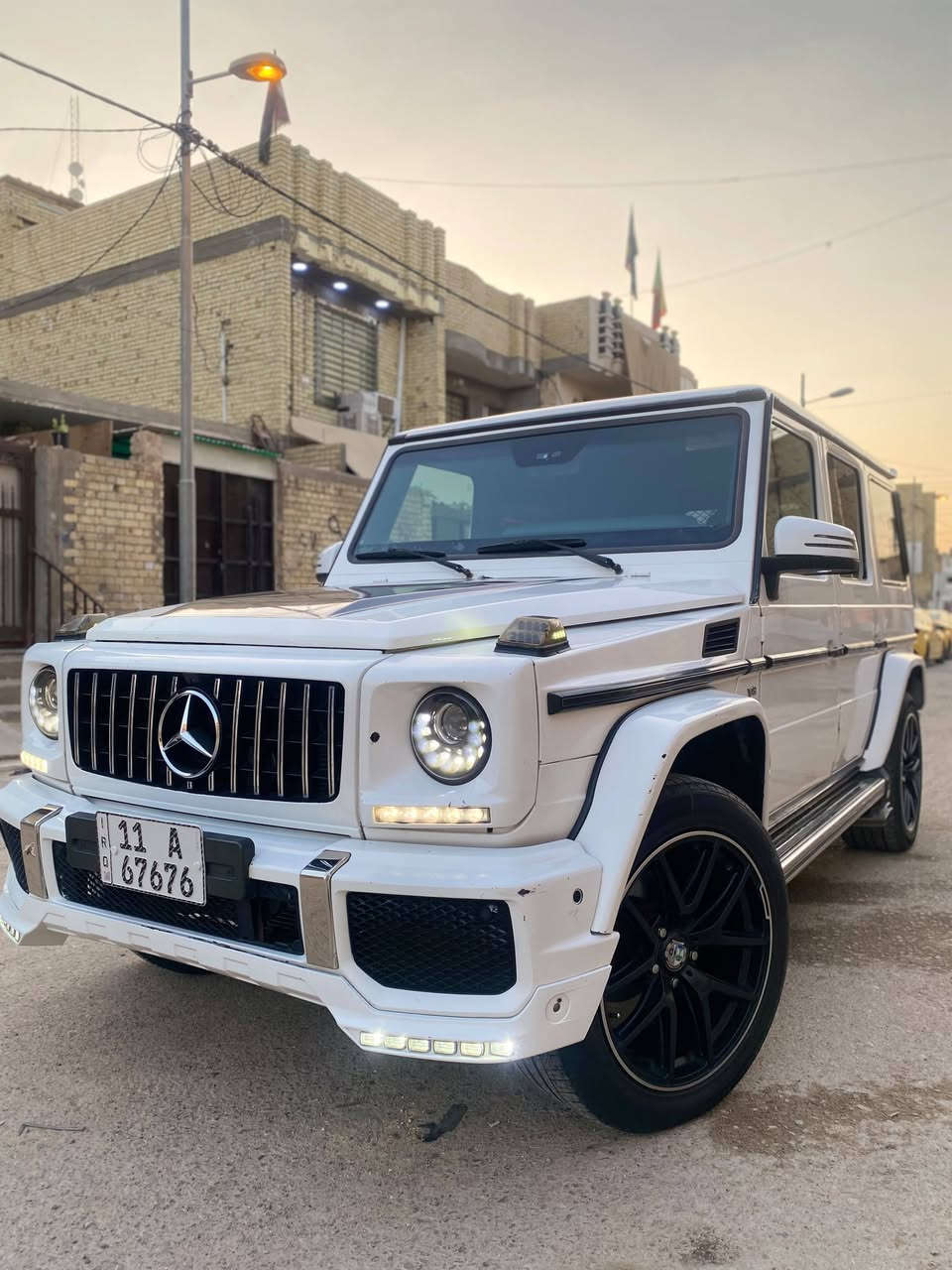 السلام عليكم للبيع أو المراوس 
مرسيدس جي كلاس موديل 90 محدثه خارج 18 ولداخل 22 
مكينه 6 سلندر 320 خراطيم مكينه وكير جدد 
 صوت رياضي 4 كزوزات  تبريد ثلج ❄️ حداديتهه جديده رقم بغداد مميز تحويل مباشر داخل لونين كشنات كهرباء ويل 20 تخم تاير جديد لايت عالي وناصي زنون لدات بجم جام أوتو السياره جاهزه من الدعاميه للدعاميه بدون نقص عنوان السياره بغداد مدينه الصدر 
السعر اتصال او واتساب وعيوني الك 
الاستفسار ***********سجاد
