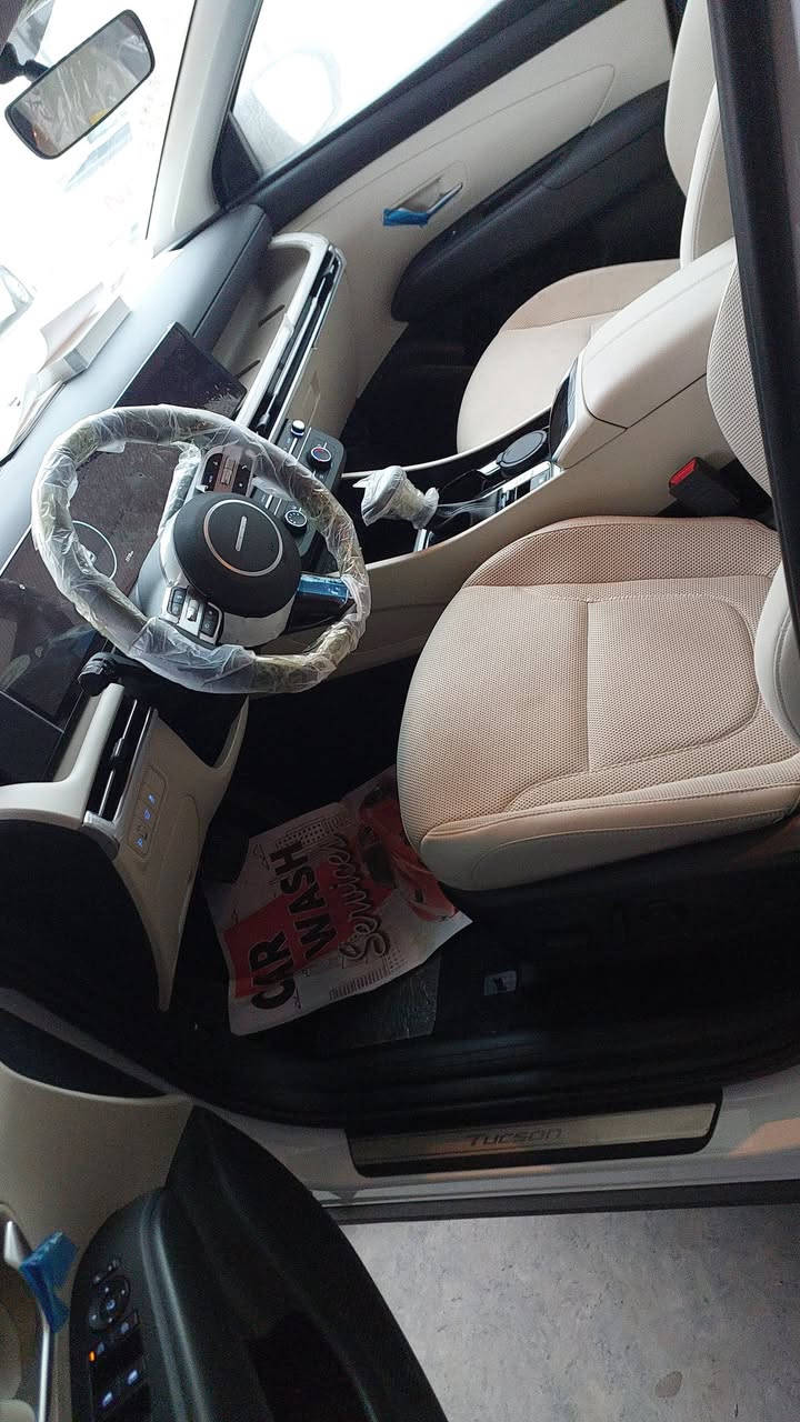 توسان تو كلر ٢٠٢٥ على وظع الشركه عداد ٢٠٠٠ كيلو
سعر ٢٤٤ ورقه 
مكاني واسط العزيزيه 
***********
***********
