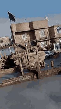 هيكل للبيع نداء شارع جامعة الكفيل 
ساحة الحشد يبعد 100م عن شارع جامعة الكفيل 
موقع راقي شارع 10 وحرف تي بناء جناي 
أساس وسقف درجه أوله حداديه تفصال ثقيل 

سند بسمي سعر  65 

بيع مباشر من صاحب الهيكل 

***********

*********** واتساب
