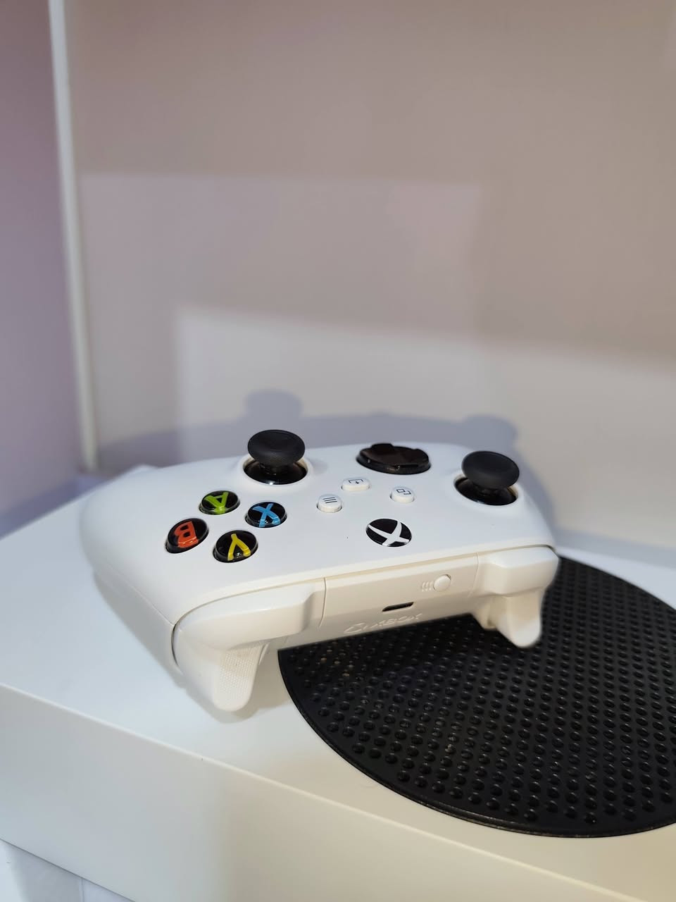 سلام عليكم
XBOX SERIES S 512 GB SSD
جهاز لا مفتوح و لا مبدل بي شي 
كامل ملحقاته الاصليه 
1 - واير HDMI 
2 - واير الكهرباء الاصلي 
3 - جويستك اصلي
4 - كتلوك الاصلي 
5 - كارتون الاصلي 
و بي لعبه GTA5 و حساب
و ويا بطاريات ثنين و مروحه خارجيه 
السعر 475 و بي مجال للبيع فقط 
مكاني بصره  
للتواصل ***********
