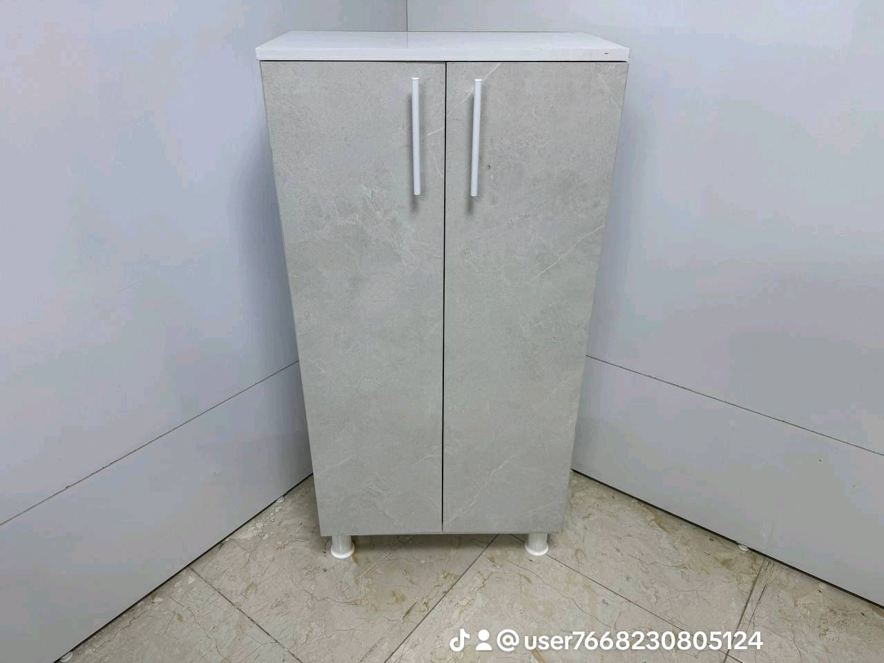 الجديد فقط لدى معرض النعيمي ❤️
جزامه خشب 

القياسات 
120 سم الارتفاع 
 60 سم العرض 
33سم العمق 

السعر  70الف 
التوصيل بغداد 5 الاف 
محافظات 10 الاف