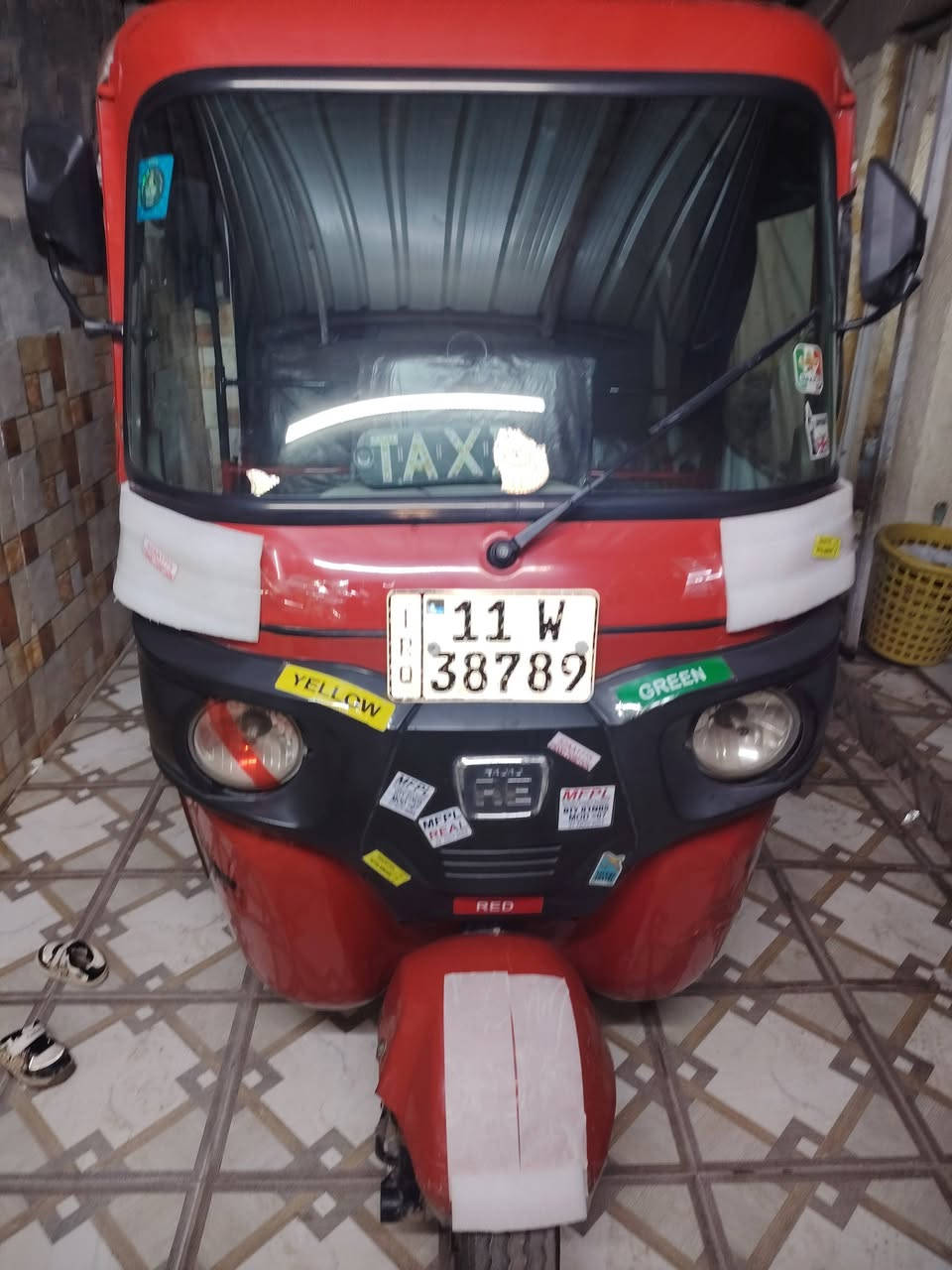 سلام عليكم تكتك موديل 2021 جازه منكلشي كبل للشارع تراي كهربائيات تأيرات بس هاي البلغ ظربه بضيع ولباقي كفاله  بغدادالمكان الطالبيه شقق تحويل مباشر سعرها 7600 وبيها مجال للشراي الاستفسار عل رقم ***********
