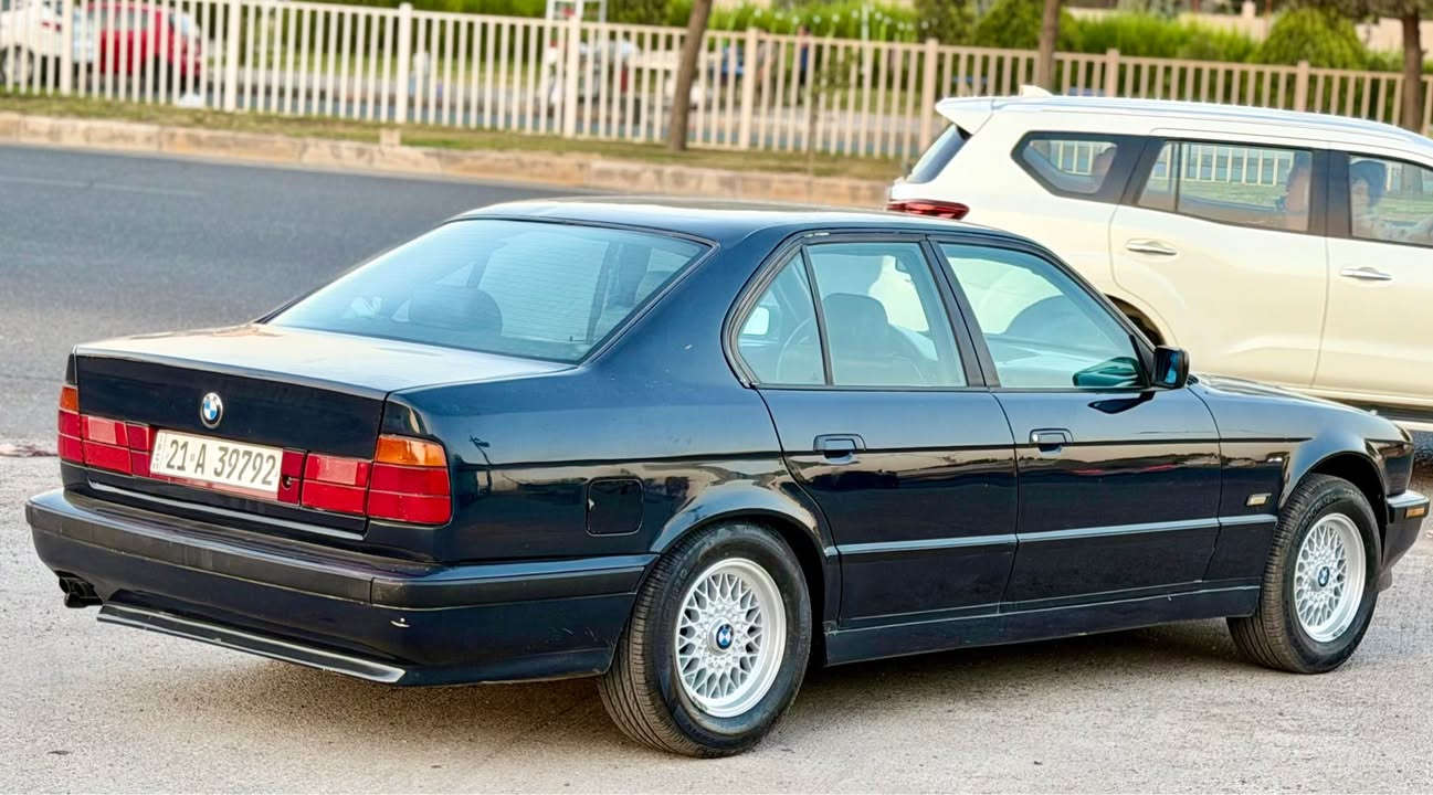 سلام و عليكم  موديل 1995
محرك 528كبس مرغوب
كير محرك شرط بدون صرف بدون بخار مامفتوح 
رقم سنويه جديد لحد 2030
شرط تحویل غرامه
مواصفات فول بس بدون فتحه 
دبل جكمجة  دواخل  فورميكا
قفل مركزي باوره ABS 
تبريد  شغال  ثلج ❄️❄️
مصبوغه عام جماليه سبوغ درجة اولا
كهربائيات كولا شغال
سياره جاهز دينار مصرف مابي 
دعاميه للدعاميه شرط 
مكان سياره كركوك داخل مدينة
سعر كلش مناسب خابر تدلل
***********
*********** 
سعر مناسب كركوك, العراق
