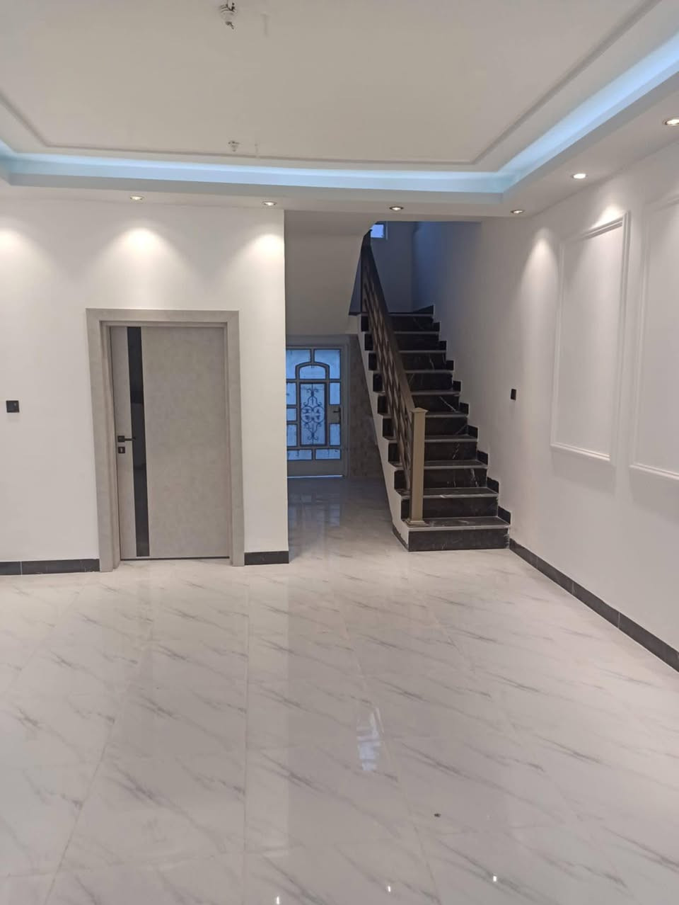 بيت للبيع طابو صرف المساحة 125الحي العسكري شارع 30قرب مركز شرطة المنتصر للاستفسار الاتصال بالرقم ***********
