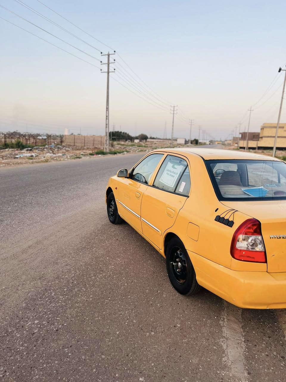السلام عليكم ورحمة من رخصه الادمن للبيع هونداي فيرنا موديل ٢٠١٤ السياره جاهزه للخير كير ومكينه وحداديه وتخم تاير وتبريد مكفولات السياره مدوشمه كشنات وكاعيه رقم بغداد انكليزي مصفره هيئه وغرامات بسمي السياره بيه جاملغ ودور خلفي فقط السياره مامعيوده تخم تاير جديد 
السعر ٥٨ وبيه مجال 
مكان السياره بابل تقاطع السده 
الهاتف ***********
