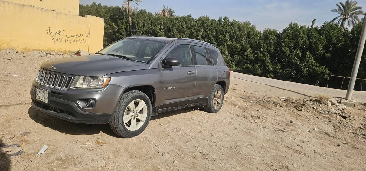 جيب كومباس للبيع ٢٠١١ السيارة مصبغة عام للجمالية حادثها فقط الباب الخلفي  السعر ٧٠ للاستفسار ***********
