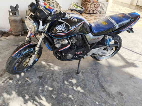 ياالله سيبي فور جيل ثاني الدراجه جديده حيل مكينه خرسه  16ولف اوراق بيهة منفيس كله شغاله مابيهة نقص السعر 12 مكاني رمادي تأميم ***********
