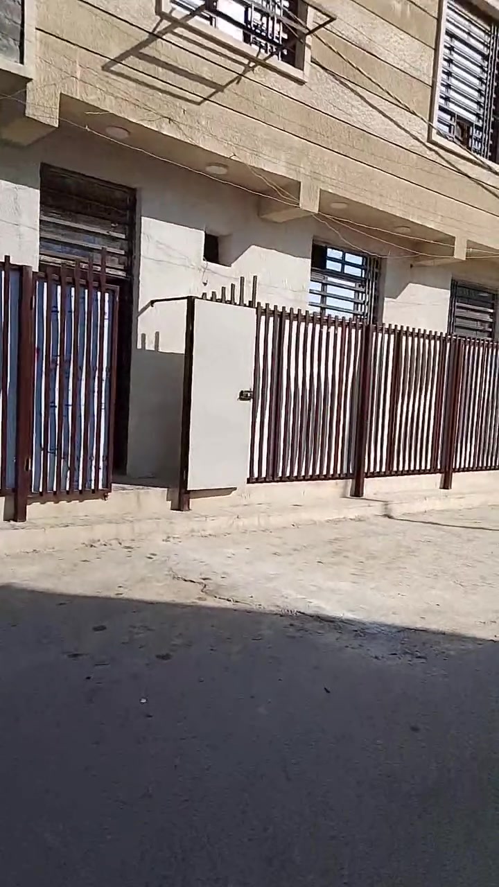 السلام عليكم مشتمل ارضي 100 متر مجمع العيثاوي فرع مول ادم يحتوي على استقبال وغرف نوم 2 ومطبخ وخدمات وترك على طول الواجهة ***********
