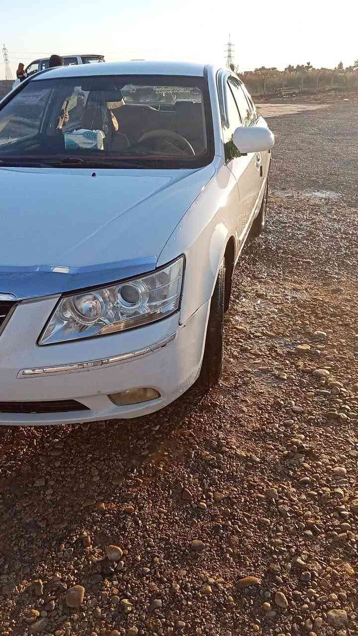 سوناتا 2009تكسي الخليج
كير محرك جديد 
صدر جديد 
تايرات جدد 
بيها جامغ خلف السايق فقط 
سنويه صاقطه 
السعر 105وبيها مجال 
***********
