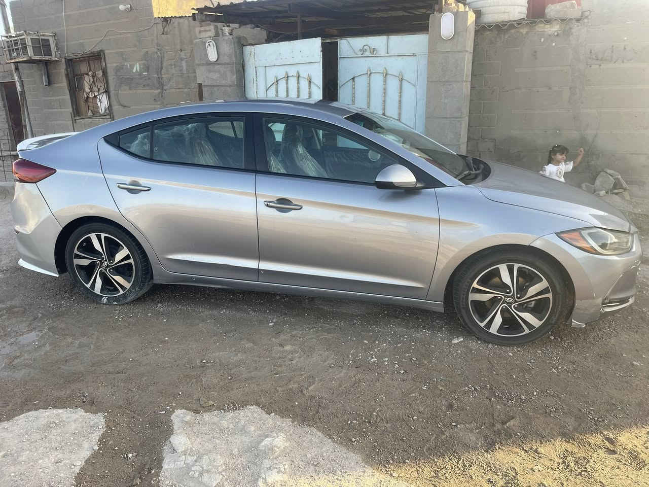 للبيع انترا مديل 17وراد امريكي  مكينه 2000دوش رقم عماره بسمي سنويه الحد سنه 2030 مكانه السياره البصره الزبير  سعرها 115وبيها مجال وتفاصيل اتصل ع الرقم ***********
