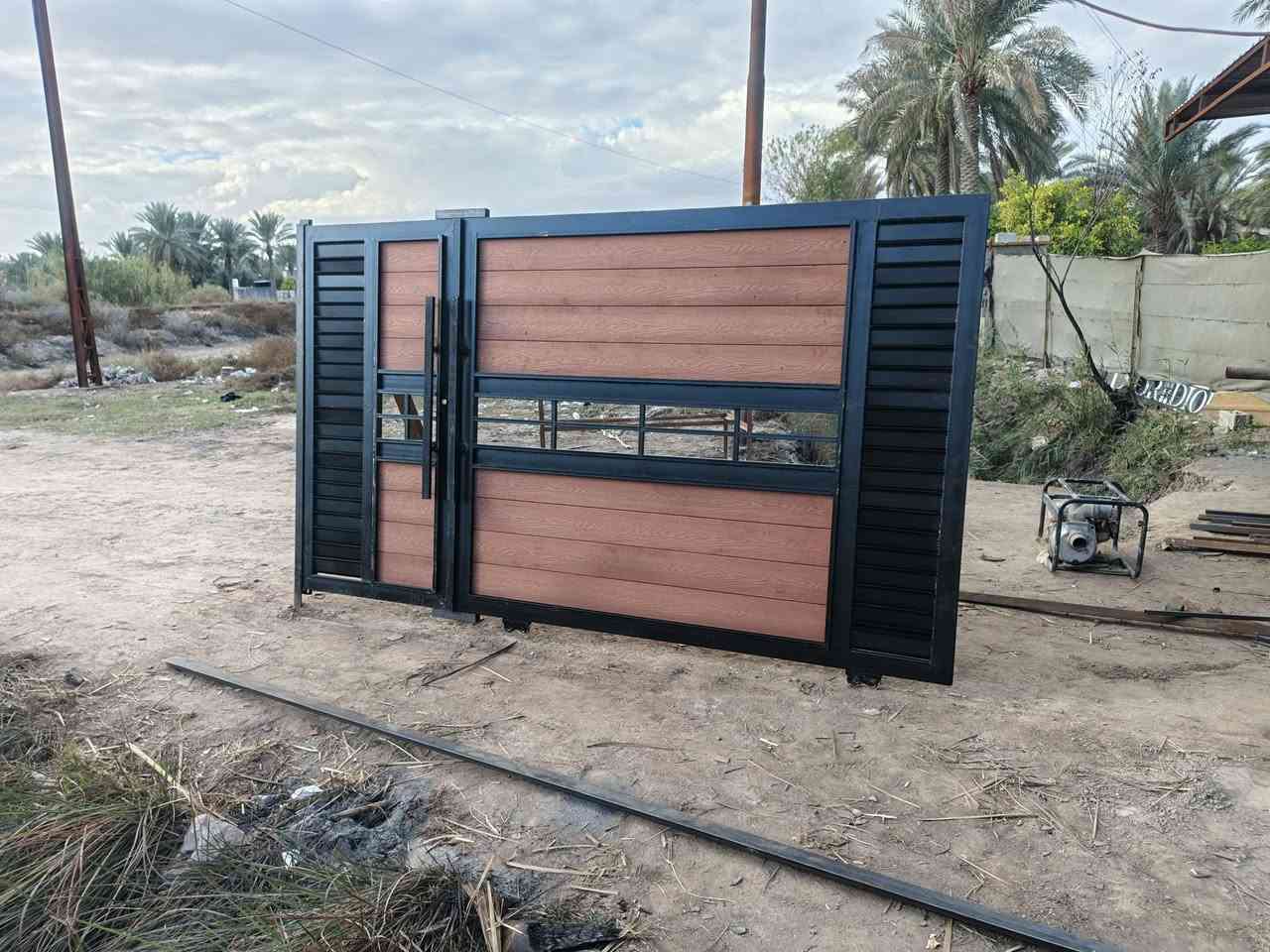 حدادة الزهيري عمل الابواب والشبابيك ولابواب القاصه وابواب الخارجيه القاصه وابواب النقش الملكي والمراجيح حسب الطلب والمحجرات محاويل منطقة حصن جعفر ابوبلاو محلي في بيتي موبايل *********** اسيا ***********٧
