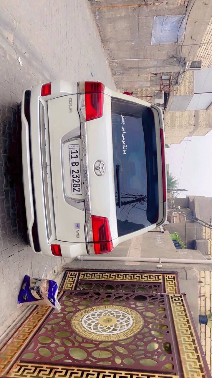 لاندكروز ١٣ محدثه ٢١ فول داخل وخارج صبغ عام بيهه ضربه قبق جنطه وخشه مال الجاملغ الأمامي سعر 270 وبيهه مجال قليل مستعجل على البيع رقم بغداد الجديد مكاني بغداد  *********** ***********
