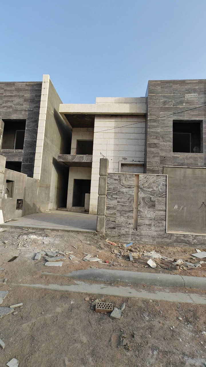 🏠 دار للبيع 
      في المرحلة السابعة الدور المنجزة
📍 مجمع الفاروق السكني الأول - قرب معمل الزجاج
      علما ان الدار باقي على الاستلام شهر
✨ المساحة 300م  
   تفاصيل المنزل :-
🔸مطبخ 
🔸صالة وإستقبال 
🔸5غرف نوم ثلاثة منها سويت 
🔸5 حمام 
🔸حديقة  مع كراج  
للإستفسار أكثر إرسال رسالة على الواتساب او الاتصال على :-
***********
***********
