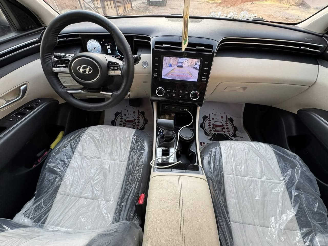 السلام عليكم

للبيع توسان 2024 
لون ابيض خليجي
رقم أربيل  بأسمي
مواصفات فول عدا البنوراما
بصمه ابواب
بصمه تشغيل
تشغيل عن بعد
تبريد قطعتين
تحكمات ستيرن
محرك 2000 دوش
كامره خلفيه دواره
كرسين كهرباء 2
جلد لونين
شاحنه وايرلس
شاحنه UBS
حساسات امامي خلفي 
وبعد بيها موصفات
نظام تحديد مسار
ثلاث انظمه قياده (ايكو_سبورت_عادي)
بردات ابواب خلفيه بلاديه
مري شفط
اشاير مري
ترحيب المري
لايت LED دوار
بك لايت LED 

غير متواجد على الفيس 
للستفسار اتصال وتدلل

***********
