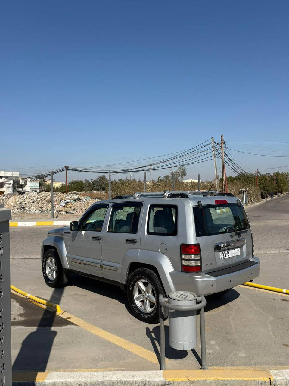 السلام عليكم Jeep لبرتي 🇺🇸2008 مكينة v6 3.7 السيارة ماشيه 86الف وماكو هيج ممشة بهيج موديل السياره جديده ومال بيت  جاهزة حادث امريكة تلث قطع بيبان صفحة السايق وامباوكين الجاملغ الخلفي هاي من امريكة الباقي كفالة  رايدها ب 105 ورقة مكاني بغداد للاستفسار*********** بغداد, العراق
