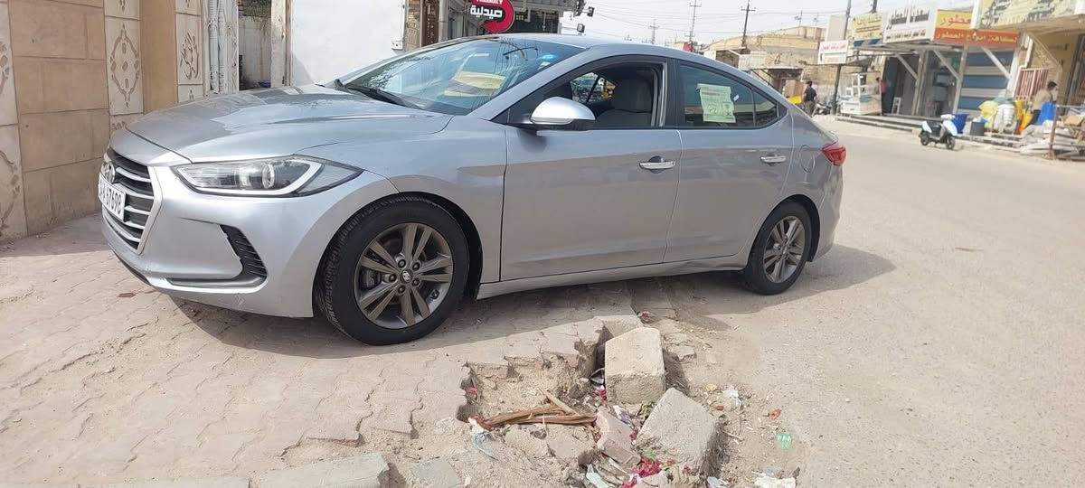 السلام عليكم النترا موديل 17 وارد امريكي الضرر بنيد فقط بدون شواصي او الغود فقط بنيد مكينه 2000 دوش الكير اي تي المرغوب سياره جديده الاتصال على الرقم *********** السياره بسمي نفاذ السنويه نهايه ال 2030
