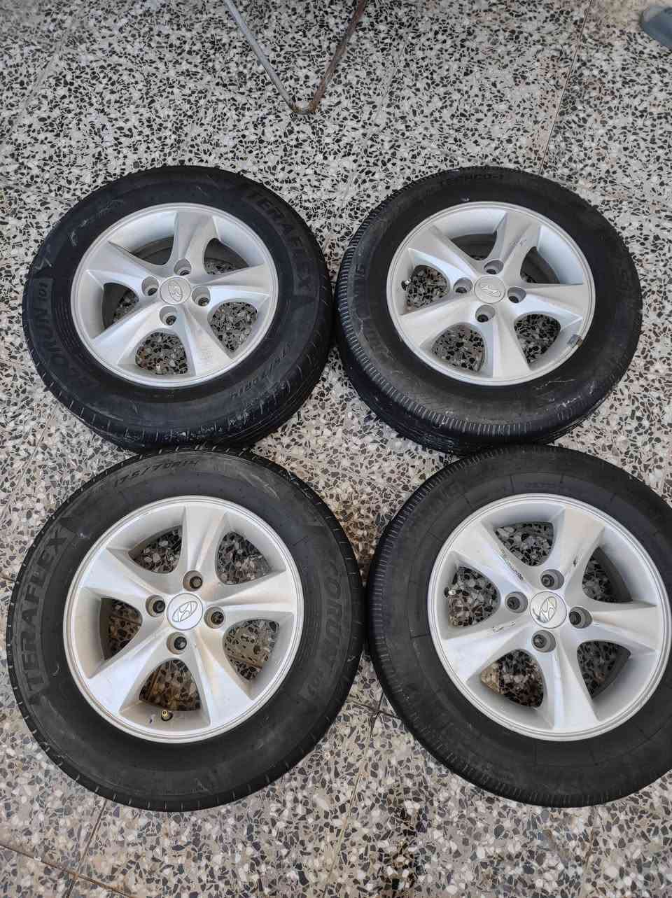 سلام عليكم تخم ويل كب وتاير حجم 14 اكسنت ابلاد مال سيارة اصلي ***********. مكان كربلاء سعر 300.
