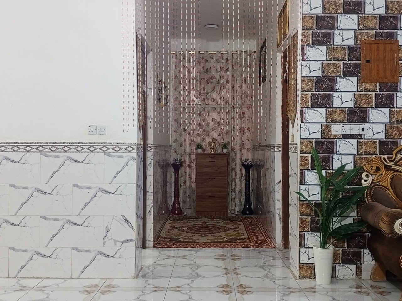 بيت للبيع مساحه 270 متر ركن شارعين حي الحكيم نزله شيهد نزار الرقم ***********

ددددد
