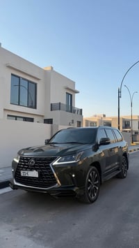 لكزز lx570. كورو موديل 2021 ماشيه 55km مكفوله بيه ملاحظه بسيطه  رقم مم...