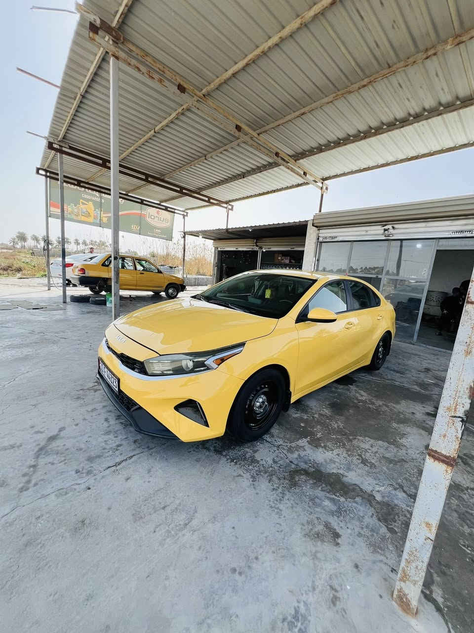 سلام عليكم للبيع فقط فورتي موديل 22 الشكل الجديد وارد امريكي حادثها ٣قطع جاملغ وبنيد وجاملغ خلفي بدون دواخل ايرباك فقط ستيرن السياره استوردناها  ومصلحيها وصابغيها على ايدينا السياره جديده بدون لا بارد ولا رصعات جاهزه من كلشي مال جناي ماشيه ٤٦ مكينه ٢٠٠٠دوش مكينه وكير شركه كلشي بلسياره شركه تراي زيرو دواخل شركه وكلها مغلفه جاهزه من كلشي دوشمه جلد اصلي مختم كيا ارضيه جلد تخم تاير جديد منضومه غاز حكوميه سنويه جديده هزه جديده ورقم جديد السياره مال بيت جاهزه حيل وبعدها ما ماشيه موصفات نص فول شاشه جبيره كار بلي كامره دواره رادار تحديد مسار مثبت سرعه ٣انضمه قياده معروفه موصفاتها لايت ثلجي عالي ناصي واكو فديو بلمنشور موضح دواخل السعر ١٢٨ وماكو هيج موديل بهل سعر اقره كلشي واتصل وادلل مكاني بغداد اليوسفيه رقمي ***********
