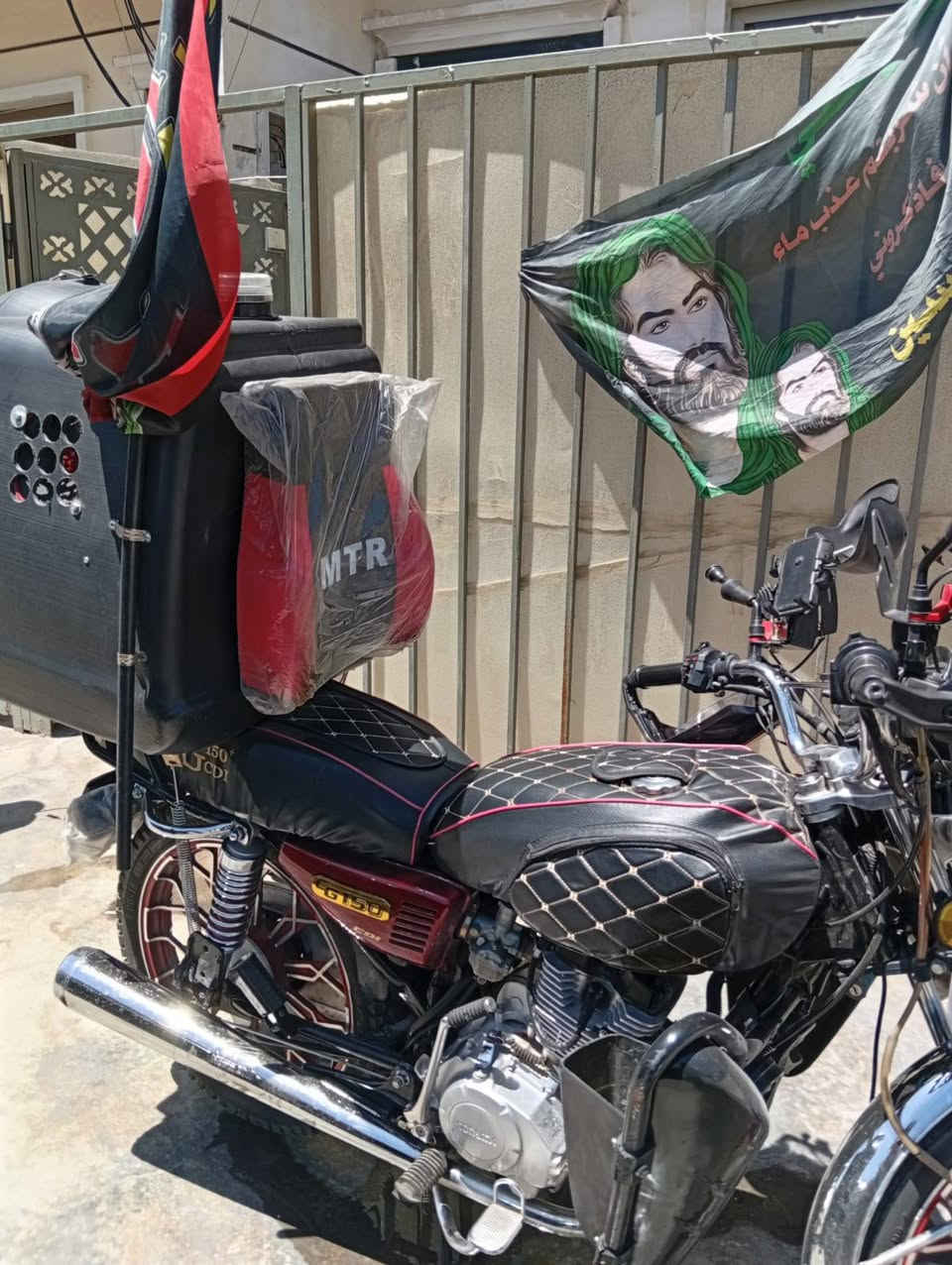السلام عليكم دراجه للبيع السعر مليون و700 وبيها مجال دراجه مراقبه كامله بوكاني حي الجهاد بغداد اللي يحب يراسلني *********** على هذا الرقم بس الصندوق مو وياها صندوق مال دليفري الدراجه مرقمه بغداد
