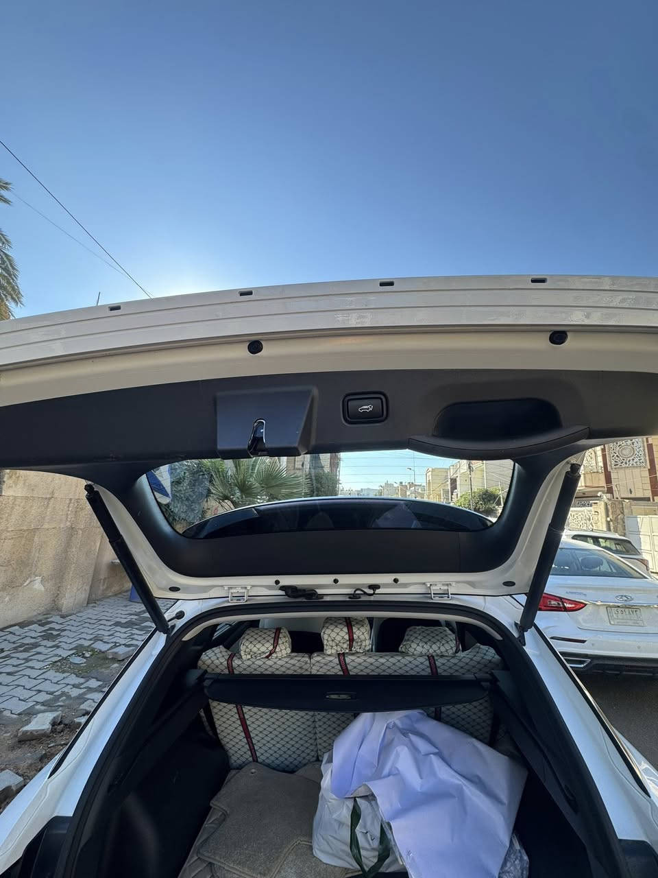 السلام عليكم توسان موديل 2025 ماشيه 11 الف ضمان الساك توكلر تبريد  كشن جنطه كهرباء كشنن كهرباء 2 لد امامي ولد خلفي وبصمه فول عدا البنورما باسمي تحويل مباشر 
السعر 249 $ للاتصال *********** 
المكان الوزيريه
