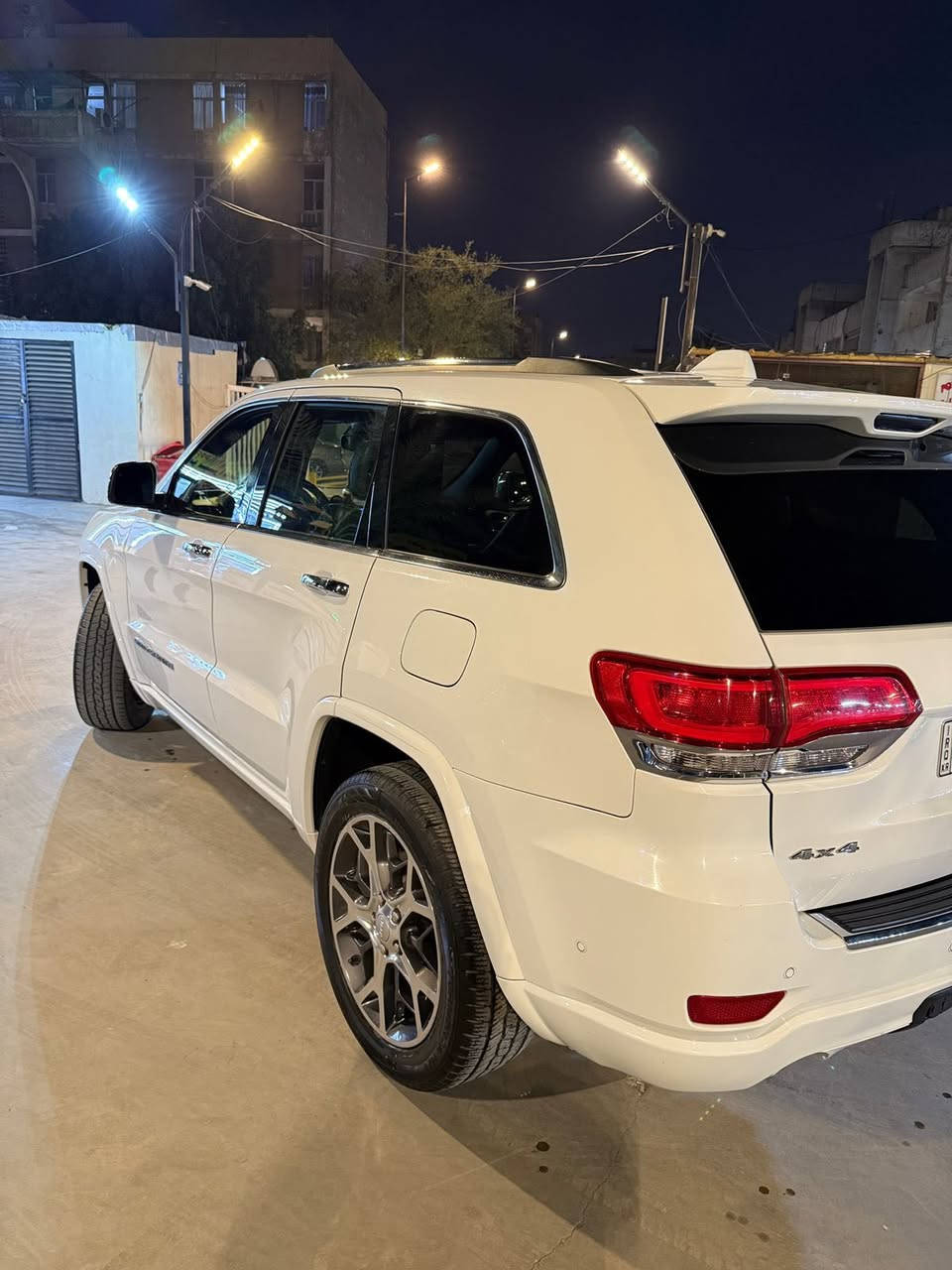 السلام عليكم
جيب اوفر لاند كلين تايتل موديل 2019  

السعر 290$ وبيها مجال 

السياره فول للاخير ام الجكات المرغوبه 

ماشية 79 mi وقابل للزيادة 

رقم اربيل باسمي 

المواصفات : 1/1 فول الفول 

* محرك 6 سلندر 3600

* السقف بانوراما طكتين

* المقاعد جلد تدفئة وتبريد 

* حساسات امامية

* حساسات خلفية

* كاميرا خلفيه 

* نقطة عمياء

* مقود السائق كهربائي

* دفع رباعي 4X4

* تشغيل عن بعد

* صندوق كهربائي

* تدفئة ستيرن تدفئة مقاعد

* دمام خلفي مع سستم صوت 

* المقاعد السائق ولراكب كهربائي

* ذاكرتين لحفظ وضعيات الجلوس

* سستم صوت 

* شاشة كبيره 8.4 انج

* نظام خاص للطرق الوعره

* المصابيح الأمامية  لد نهاري + اشاره ترحيب من الاقتراب من السيارة 

* بخاخ ماء لتنظيف المصابيح الاماميه زراك لايت 

* مري جانبيه كهرباء

* مرايا جانبيه قابله للطي عند الفتح والاغلاق 

* مرايا بخاصية التعتيم الذاتي

* نظام الملاحه Gps

* نظام خاص للطرق الوعره

* كشافات ضباب بروجكتر 

* محدد سرعة 

* ويل كاب قياس 20 انج التايرات جديده

* نظام بريك اوتاماتيكي ( Auto break system)

* نظام تشغيل واطفاء اوتماتيكي للمحرك ( Auto start system) 

* جكات لرفع وتنزيل السيارة

* واكو مواصفات كلش هواي

السياره شكد مااكول عنها نظيفه قليل وتشوف سيارة جداً نظيفه بحاله الوكاله

مكان سياره: بغداد / الكراده 

الارقام: 

***********
