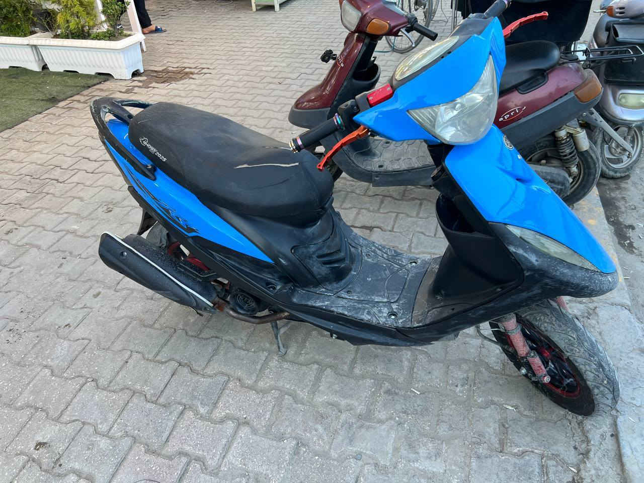 السلام عليكم دراجه ماكس عدله للبيع او مراوس ب بوليسي نضيفه
الدراجه كامله من كل النواقص مكينه خير من الله شلعه معدل العداد شغال سلف هندر اشاير كلها شغاله 
واي استفسار هاذ رقمي ممتواجد ع نت بس ع التصال مكان كربلاء 
***********
