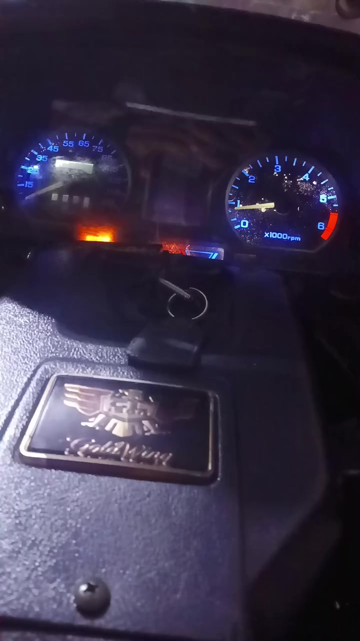 سلام عليكم .... كولدن 1500..كلشي بيه شغال  جك ..بيك... تاير خط ابيض ...الدراجه مكاتبه فقط
..سعر 22. ...    ...هاذ رقمي شاري تصل مو شراي لا تعبني وبس تراسل ..... ***********
