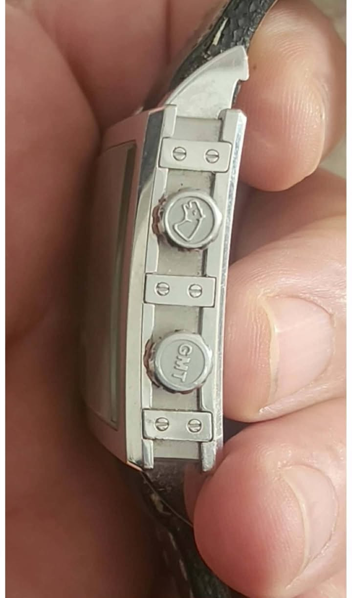 حرصناا دائمآ نجمع لكم بين الدقة المتناهية والتصميم الكلاسيكي  ولمحبي التميز.
​ وللباحثين عن الأناقة السويسرية الخالدة.. تجدونها عندنا (محمود العزاوي لنوادر الساعات )​⌚ ساعة جاغوار (Jaguar) سويسريه الأصلية - Dual Time
​للبيع ساعة جاغوار ملكية بتصميم مربع فريد، تتميز بنظام التوقيت المزدوج (مينائين منفصلين) لعشاق الأناقة الجريئة والتميز.
​الهيكل: ستيل فاخر مقاوم للصدأ.
​الحزام: جلد طبيعي أسود بنقشة التمساح.
​الحالة: نظافة ممتازة وعمل دقيق.
​"قطعة فنية تجمع بين الهيبة والفرادة على معصمك. فرصة لا تتكرر لهواة التميز." حلة, بابل


**إذا كنت صاحب هذا الإعلان وتريد حذفه لأي سبب، رجاءا أرسل رسالة إلى الدعم الفني**