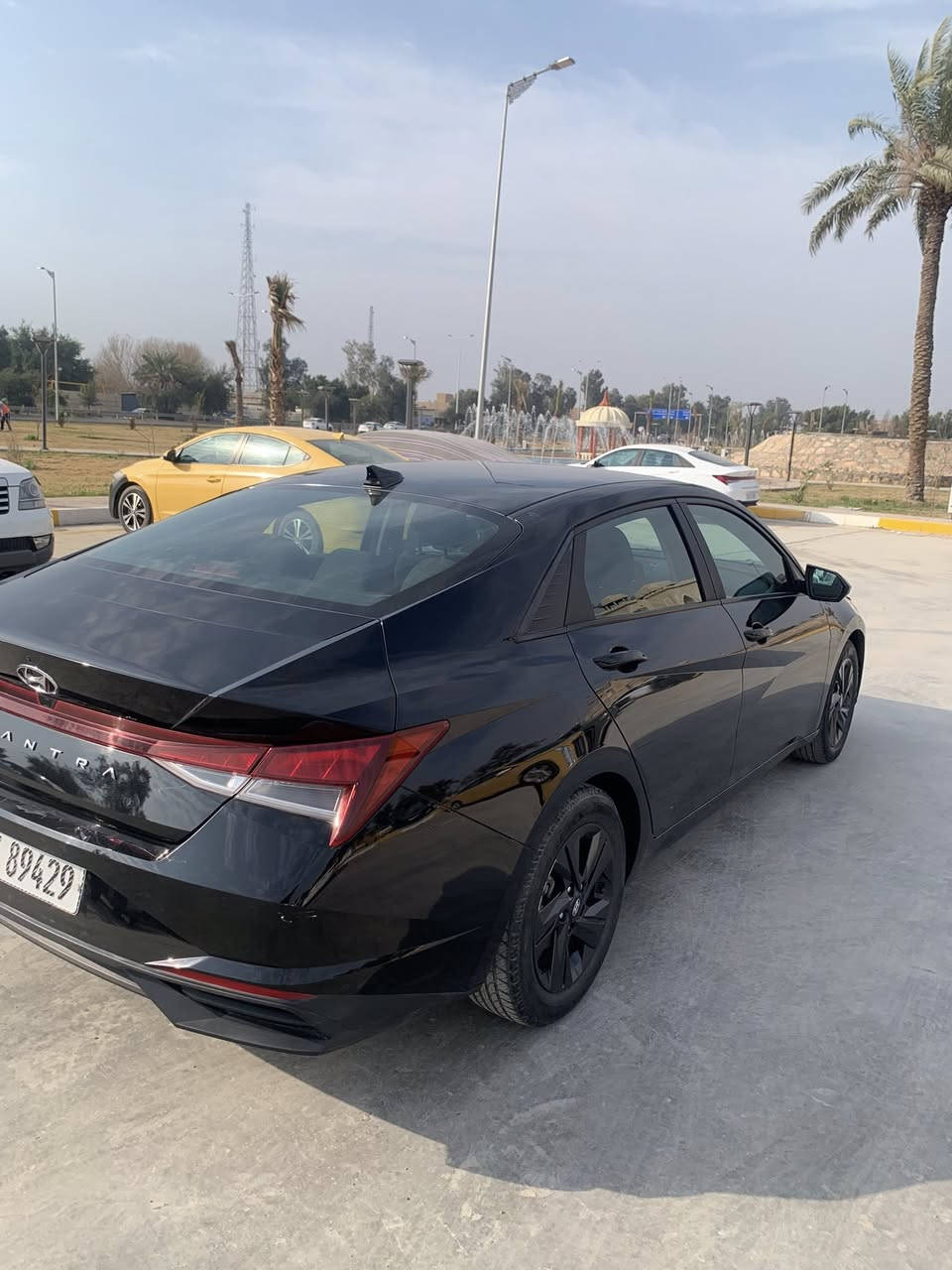 السلام عليكم 
النترا 2023 للبيع 
سيارة sel موديل 2023 
ماشية 35 
مواصفات السيارة تبريد شاشة ردارات اماميه و ردارات خلفيه كامره دوارة شاشة اعطال كار بلي بلوتوث بصمة 
تبريد منفصل 
محرك السيارة 2000 دوش 
ويل 16 
سياره وارد امريكي حادثها جاملغ و بنيد باقي السياره كفالة 
مكان السيارة بغداد الامين الثانية السعر 155 و بيها مجال 
رقم صاحب السيارة 
***********
