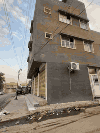 بنايه للبيع مساحه 65 متر طابو زراعي سند 25 الوارد الشهري 1100 مليون و 100 تحتوي على شقتين وصيدليه 3 محلات        ( السعر 210 مليون )العنوان البلديات نهايت شارع المصرف قرب فلافل الهلالي حي التراث مقابل مدرست تبارك الرحمان على شارع خدمي مئجره وكامله الاستفسار ***********
