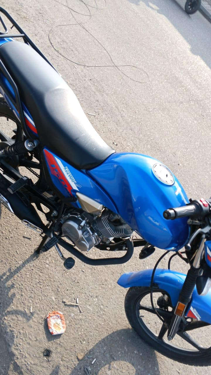 السلام عليكم.. للبيع RKG كيواي 150ss.
دراجه جديده كفاله فقط يحتاجلها فيرلسه 
رقم انكليزي سنويه بااسمي تنتهي 2028 

السعر.. 2 مليونين وميتين وبيها مجال للشراي 

(عنوان..البصره : التنومه : قضاء شط العرب)

الاستفسار.. {***********،:***********}
