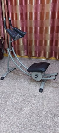 جهاز لتمرين عضلات البطن والمعده يتحمل اوزان ثقيله سعر80 ألف مكان الدور...