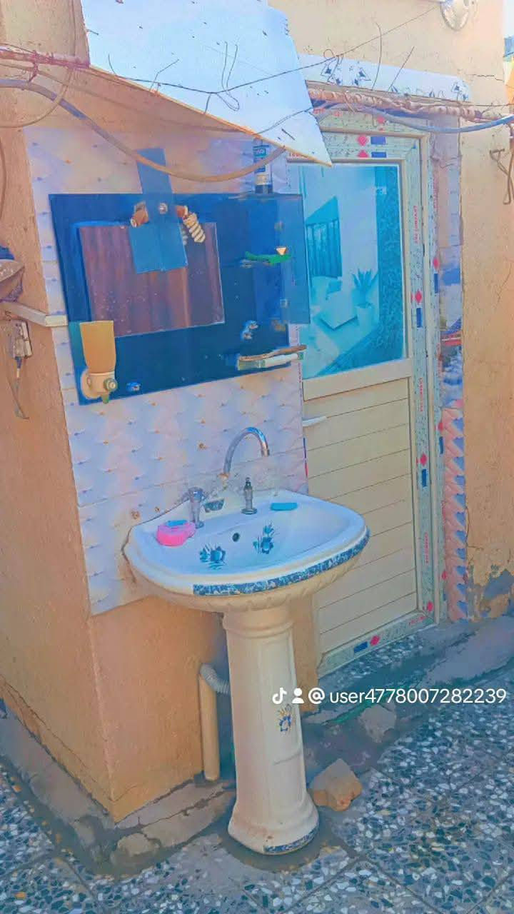 #ياالله_ياالله
#يارزاق_يامسهل_الارزاق
#اللهم_صل_على_محمد_وآل_محمد
#بيـــت_للبيـــــع
#العنوان_حي_العسكري
ثالث فرع عن مول السنبلة
يتكون الطابق الأرضي من 
3 غرف نوم + صالة + مطبخ + استقبال + صحيات داخلية وخارجية
الطابق الأول يتكون من
3 غرف نوم + سطح
#المساحـــة_210_م
#السعـــر /185 مليون مع المجال
للتواصل اكثر الاتصال على الرقم
التواصل والاستفسار ع الرقم***********
