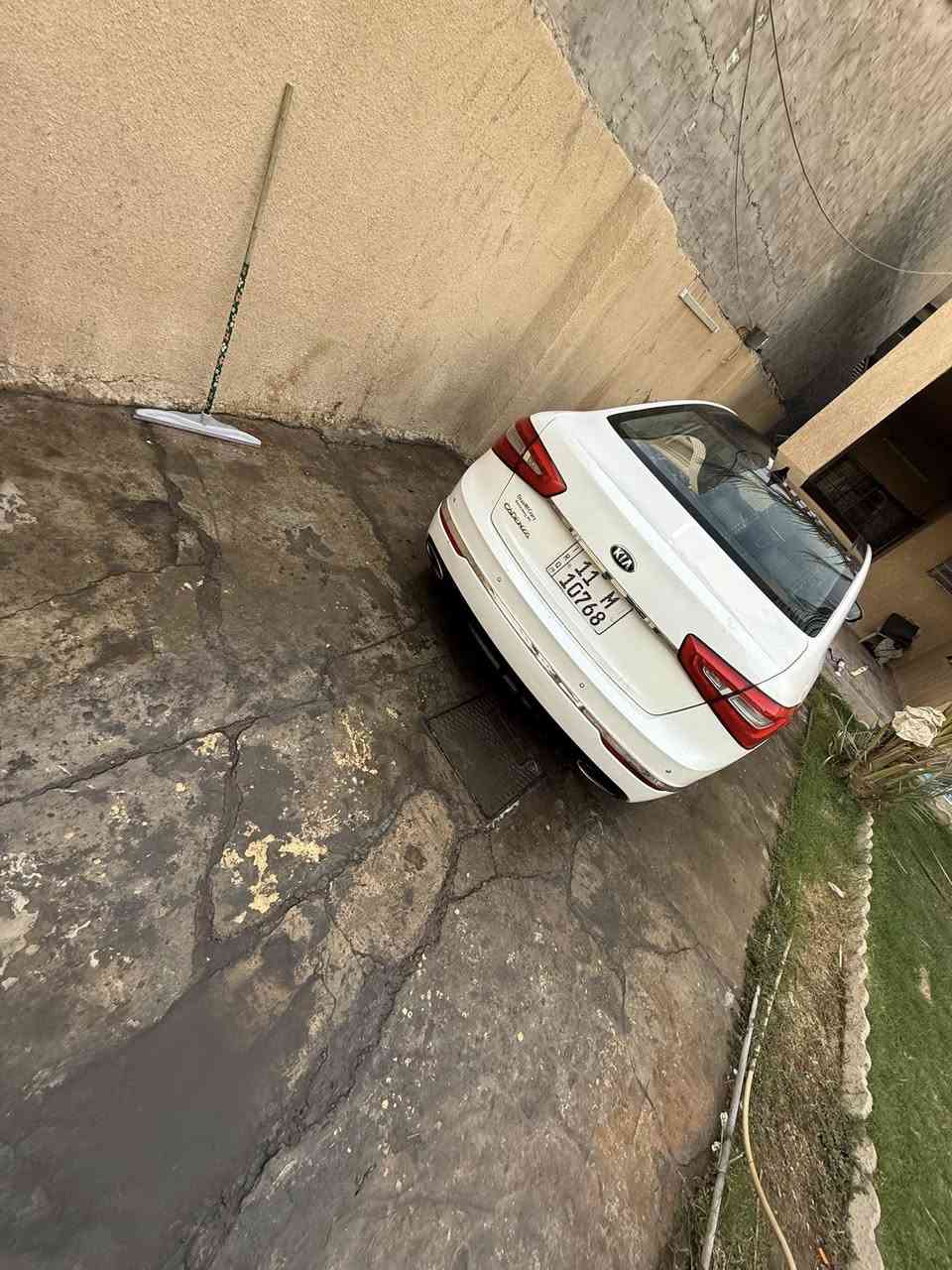 السلام عليكم 
كادنزا 2015  امريكي  بيهة 3 قطع صبغ فقط بدون دواخل 
فول مواصفات 
المواصفات 
6 سلندر 3300
بصمه تشغيل 
بصمه ابواب  +جنطه
بانوراما 
كشنات جلد 
كشنات تدفئه-تبريد
كشنات الامامي كهرباء 
برده خلفيه 
لد امامي 
كشن خزن 
كامره خلفي
حساس خلفي 
تحكم ستيرن متكامل 
تبريد قطعتين 
تبريد بيانو  
تدفئة تبريد ستيرن
مري قلاب +اشاره
ماشية : 135mi
مناقصها اي شي
السيارة بإسمي رقم بغداد دولي 
السعر : 135 ورقة وبيها مجال

مكانهة بغداد الزعفرانية
***********
