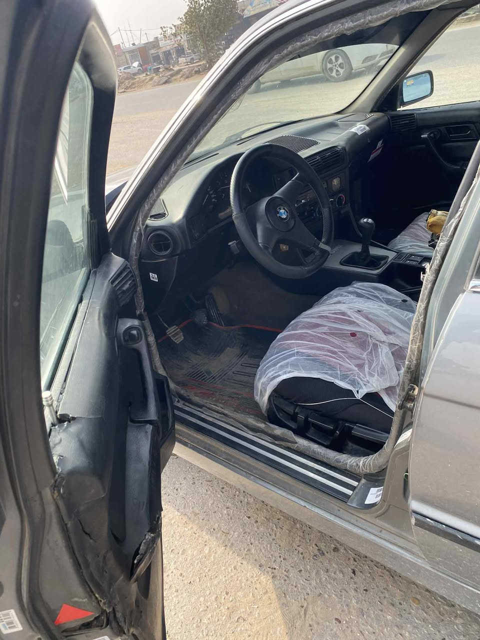 سلام عليكم بي ام مديل 90 حجم 525 محرك مسكر عدله كير عادي  رقم شمالي  سنويه لل30 سياره مكفوله من الضربه مصبوغهه عام للجماليه عليها تعديل بالكامل M ويا تو سايز M عليها كزوز رياضي
مكاني النجف 
للاستفسار ***********
