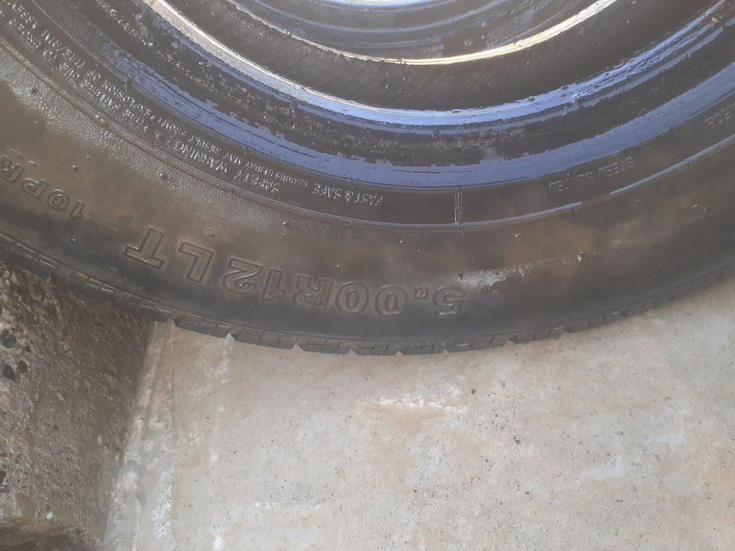تايرات للبيع حجم ١٢ على ٥٠٠ نظاف نص عمر زوج سعرهن ٣٥ وبيهن مجال التواصل عل الرقم ***********
