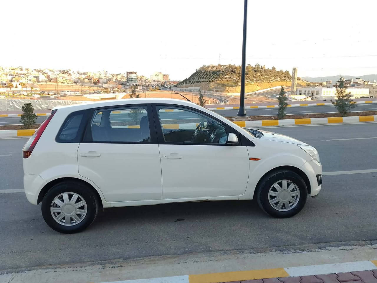 .                               بِسْمِ اللهِ الرَّحْمَنِ الرَّحِيْم
فۆرد فیگۆ : مۆدێل2014
شەریکەی نیڤا
گێڕ ئۆتۆماتیک ، تەبرید ، سەنەوی و ژینگەو ڕێگاوبان ھەتا30/10/2026تازەیە  دووپارچەو پەڵەیەک بۆیاخە بێ ناوگرتن گێڕو مەکینەو تەبریدو بەناوکردن و غرامە هەمووی بە شەرتت
سعر76گەڵاو کەمێک معامەلە
شوێن⁄سلێمانی
ژمارەی تەلەفوون***********
***********
