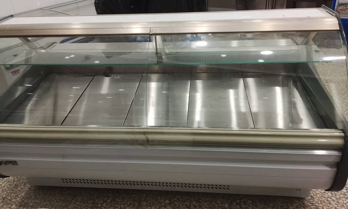 السلام عليكم برادات مال مطعم للبيع شغلات وبحاله جدا جيده نضافه فول ونوعيه ممتازه ومعروفه شركه الزان 

-واحد 2 قطعه كل قطعه 2 متر + ماطور 1 متر الطول الكلي 5 متر
-والثاني 2 متر مقوس استعمال قليل 

العنوان بغداد المنصور 

للاستفسار ***********
