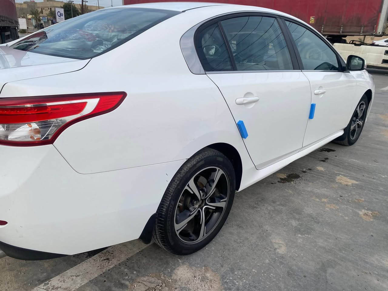 السلام عليكم 
رينو سافران 2016 
لون ابيض غير محدد 
مكفولة من الحادث والصبغ والشخوط 
كفالة كير ومحرك 
رقم بابل 
السعر 107
للتواصل 
رقم الموبايل *********** ديوانية, القادسية
