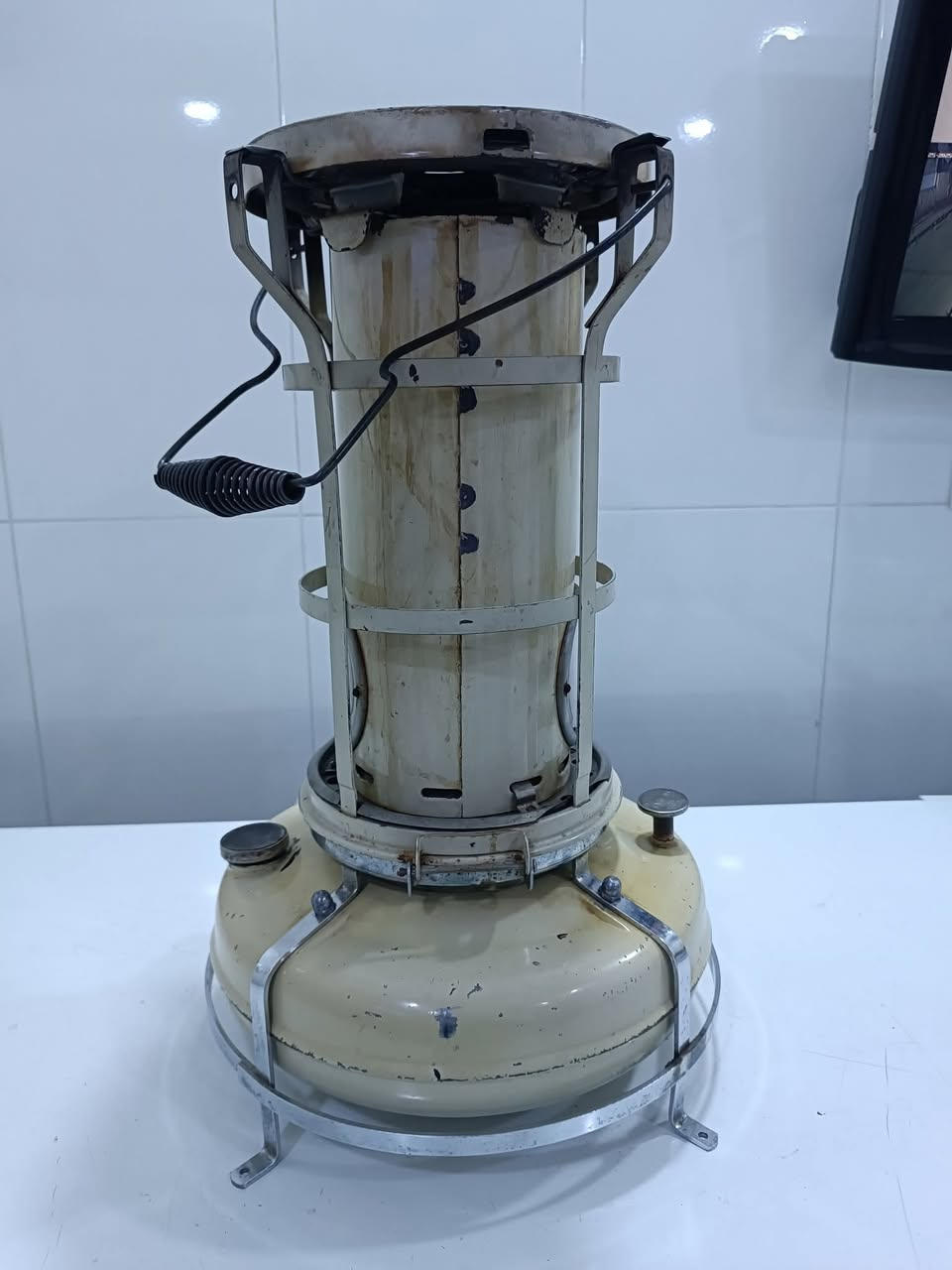 صوبة علاء الدين حوض نحاس نظيفة نارها زركة بدون غاز تصعيد وتنزيل الفتيلة شغال بدون لحيم السعر ٩٠ ألف يوجد توصيل جميع محافظات العراق للتواصل على الخاص او على الرقم ***********
