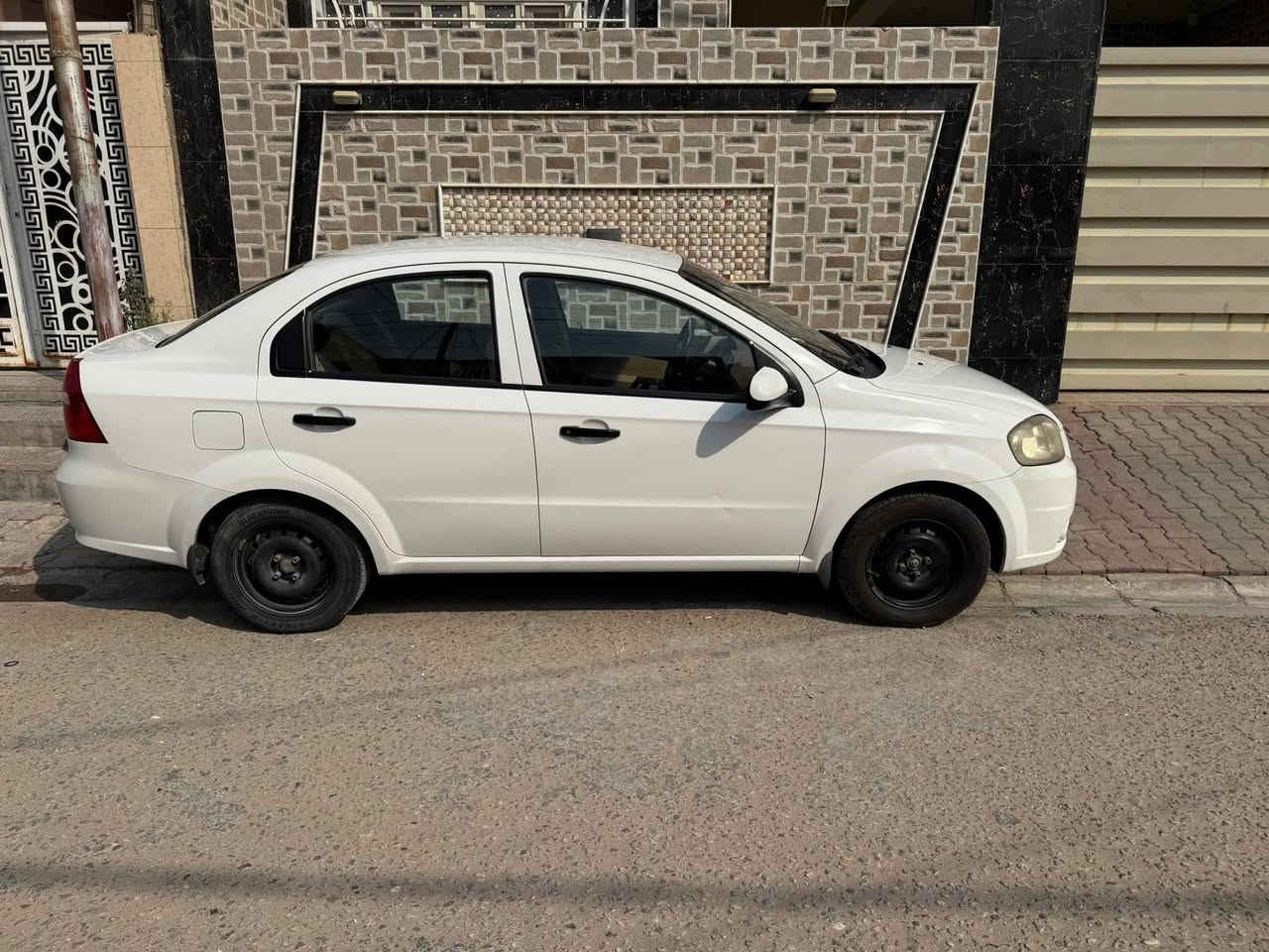 للبيع افيو مديل 2009 مكفوله عدا بارد قليل بالجاملغ الامامي السياره باسمي السعر 83  رقم موبايل *********** مكان كوفه
