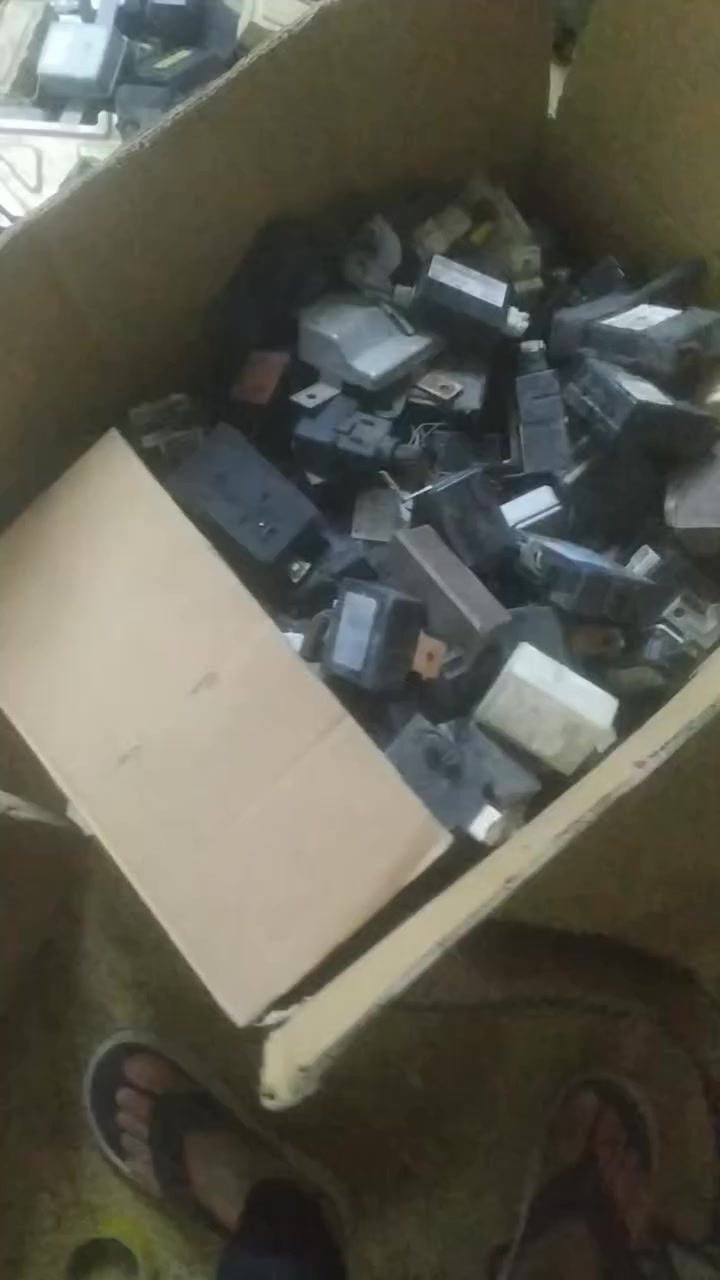 السلام عليكم اخوان شلعة مال غراض حاوية كوري شلعة وحدة بيهن 1500قطعة او اكثر سعر 950واصل الباب البيت وموجود مفرد للتواصل ***********
