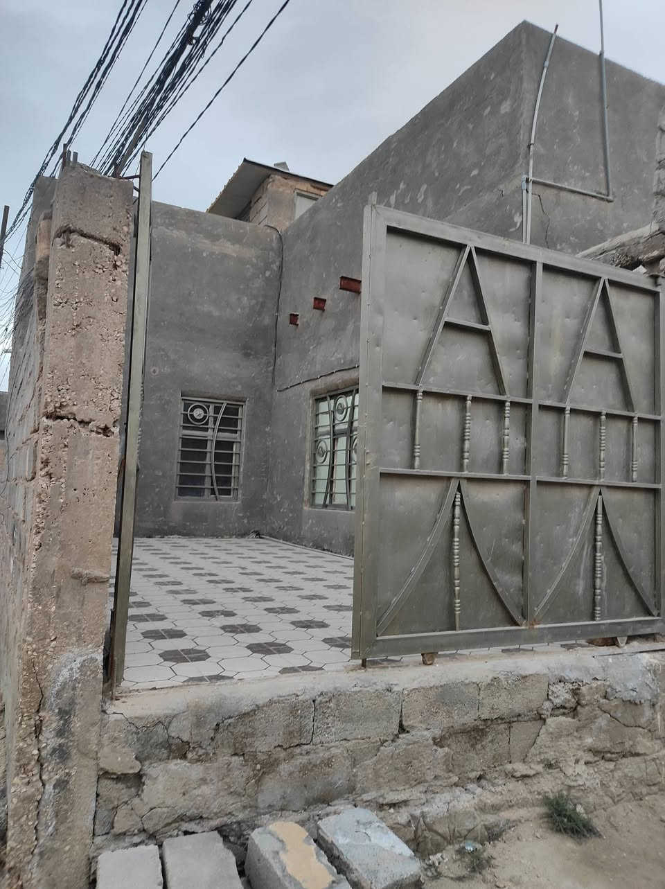 ياالله ياالله ياالله
بيع مستعجل

بيت للبيع ركن على شارعين شارع 7 متر وشارع 6 متر  الموقع الحر حصوة الچمالية  السعر ٣٨ وبي مجال للطيبين 

أقرب نقطة دالة مدرسة شط العرب  

المساحة 100 متر عگادە 

واجه 7 متر  و 70 سم ونزال 13 متر  

طابو زراعي سند 25 اقرار محكمة 

طابق واحد 

إستقبال 5 متر في 4  متر

ونوم  3 ونص متر في 6 متر وترك 1 متر في 3 ونص

ومطبخ 2 ونص متر في 6 متر وكراج سيارة 3 متر  في 6 متر وصحيات داخل وخارج خدمات كهرباء ماء مدارس اسواق معلومات اكثر الإتصال على الخاص ‏‪0772 572 4145‬‏
