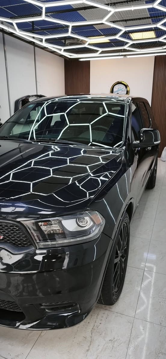 السلام
دورنكو  موديل ٢٠١٦ 

RT plus black addition 
محرك هيمي ٨ سلندر

حادث السيارة قبق جنطة ومبدل بأصلي  يعني بدون صبغ السيارة وبدون ايرباك
والجاملغ الأمامي مفتوح بيه بارد
بيها بارد وتكحيل بالباب  الأمامي 
وتكحيل بطرف البنيد من حادث امريكا واضح بالصور
السيارة فول  فول مواصفات كلشي بيها  من لايت داينمك متحرك
كشنات تدفئة تبريد  وكهرباء
رادارات امامي خلفي  جانبي 
السيارة جاهزة  
صور الحادث بالمنشور
 ***********
السعر ٢١ الف للبيع او مرواس بأقل حسب القناعة
