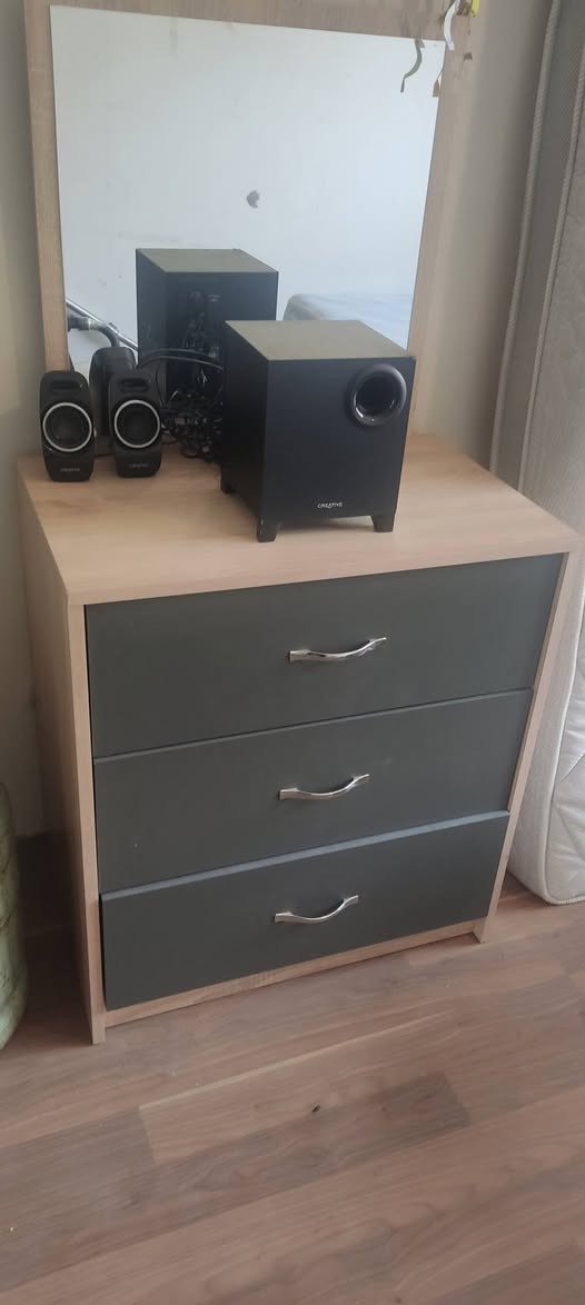 غرفة أطفال للبيع
سرير - بيرو - خزانة - دروج عدد ٢
العنوان: السليمانية - كويجة ٣
للتواصل: ***********
السعر ٣٠٠$
