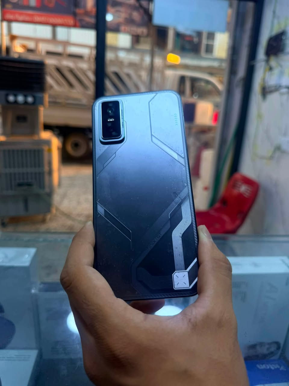 للبيع: وحش الألعاب وعملاق الأجهزة Infinix GT 30 Pro 💥🔥
إذا تدور على جهاز يجمع بين القوة المطلوبة، الأداء الجبار، والنظافة الفول... فهذا الخيار المثالي إلك! 👑🎮
✨ مواصفات ونظافة الوحش:
 💎 النظافة: 99% (أخو الجديد تماماً، خالي من أي شخط أو عيب).
 👤 الاستخدام: استخدام شخصي خفيف جداً ومحافظ عليه بشكل ممتاز.
 💾 الذاكرة: 256 جيجابايت (مساحة عملاقة تكفيك للألعاب الثقيلة والتطبيقات).
 🚀 الرام: 12 جيجابايت + توسعة 6 جيجابايت إضافية (المجموع 18 جيجابايت – أداء طيارة وسلاسة فائقة!).
 🔋 البطارية: فول 100% وتدوم وياك ليوم كامل حتى مع الاستخدام الثقيل.
🎮 مميزات الجيمينج الخارقة:
 🎯 شفتات ببجي مدمجة: شفتات ألعاب مدمجة بالجهاز تنطيك أفضلية وسرعة استجابة خيالية باللعب! 🔫🕹️
 💡 إضاءة خلفية مميزة: تصميم جبار مع إضاءة خلفية (RGB) تنطيك مظهر ألعاب فخم وعصري يجذب العين! ✨
🎯 ليش هذا الجهاز بالذات؟
تصميم عصري وجريء، شاشة بسلاسة فائقة، ومعالج قوي ينطيك أفضل تجربة ألعاب ومهام يومية بدون أي تقطيع! ⚡
📦 الملحقات: (وياه فقط الشاحنة الاصلية)
📍 المكان: (بغداد-الكمالية)
الرقم : *********** واتساب فقط

السعر جداً مناسب 350 الف قفل 🔐
