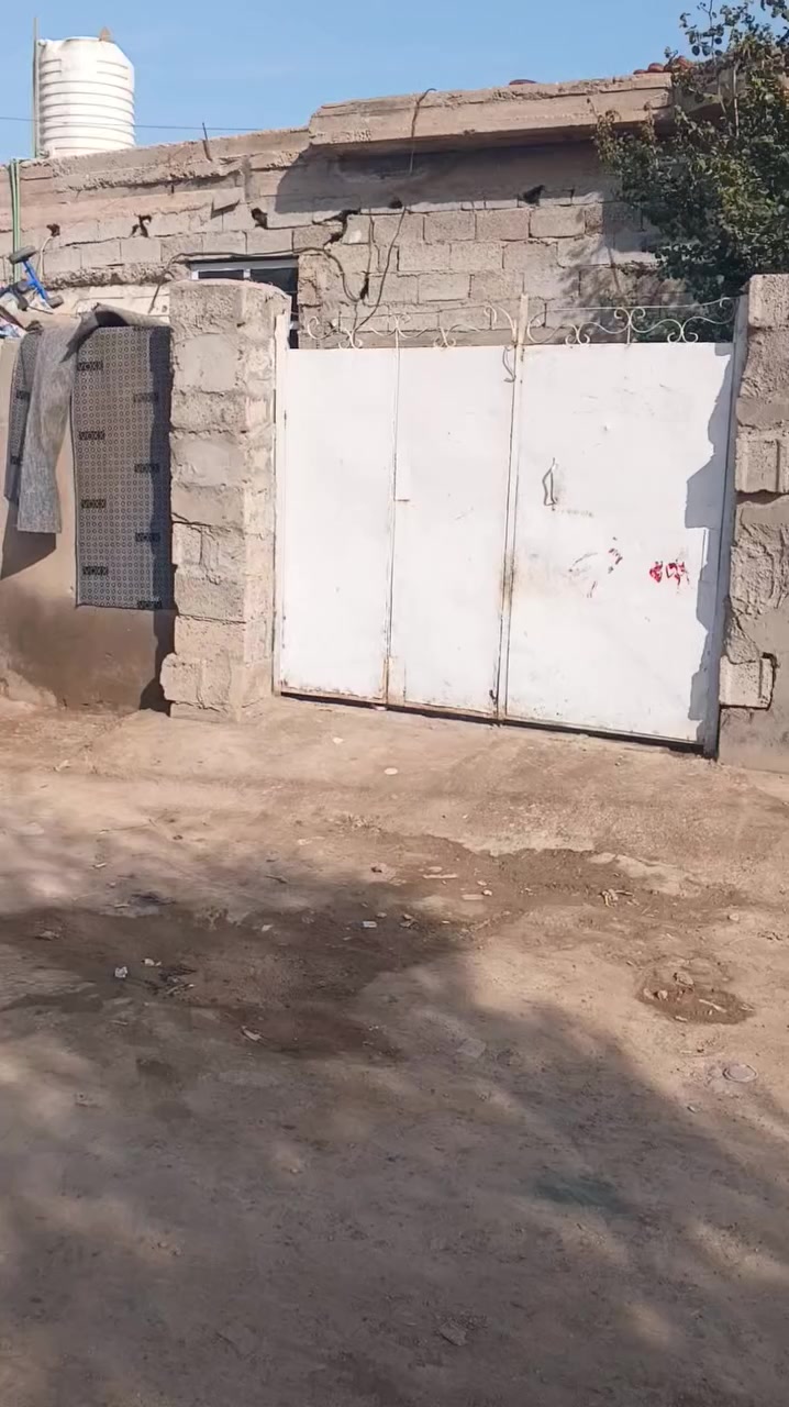 بيت للبيع في الخماس قريب شارع الرسول مساحه 90متر مربع السعر 12مليون و بي مجال الاتصال على رقم ***********
